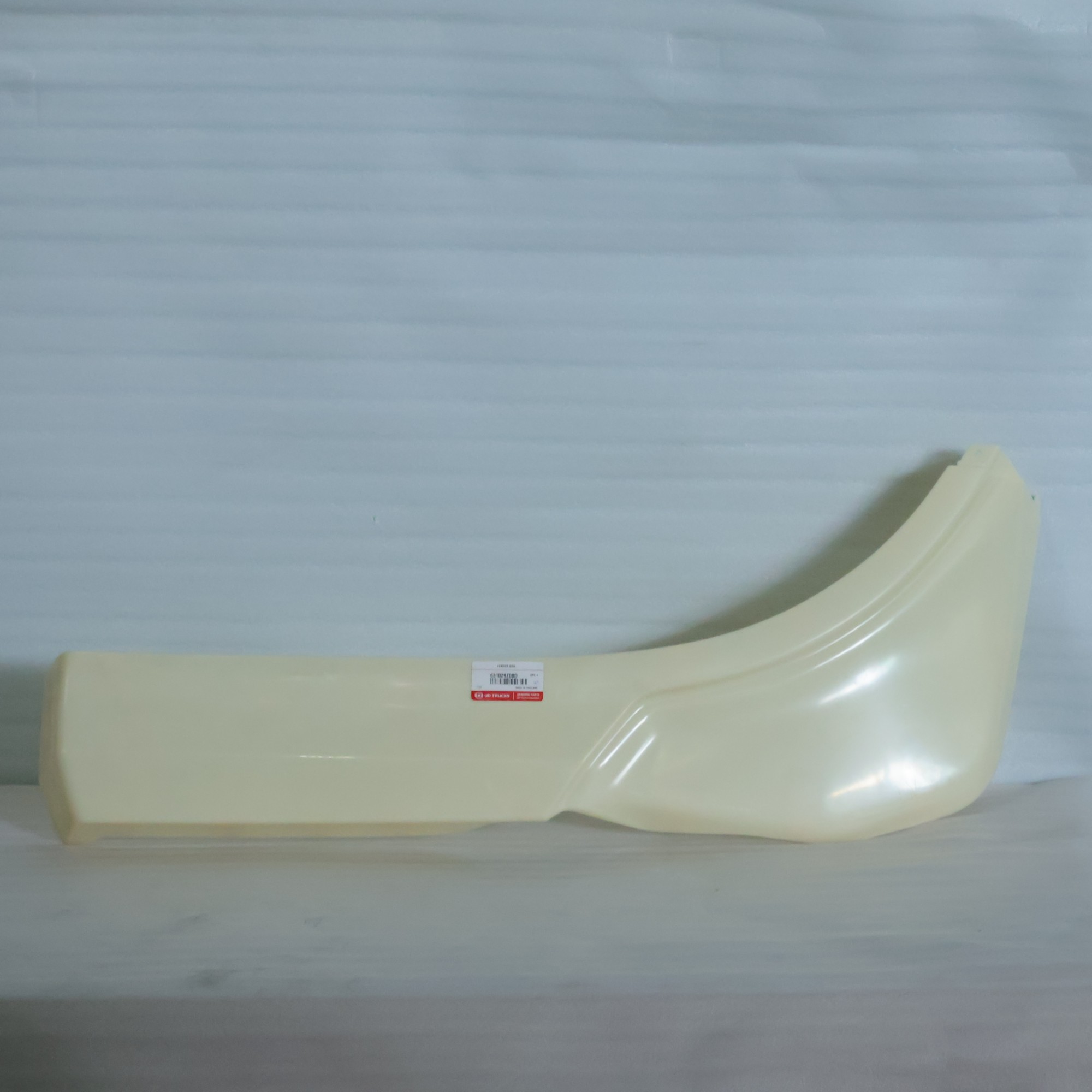 ỐP NHỰA VIỀN HÔNG CABIN TRÁI - QUESTER