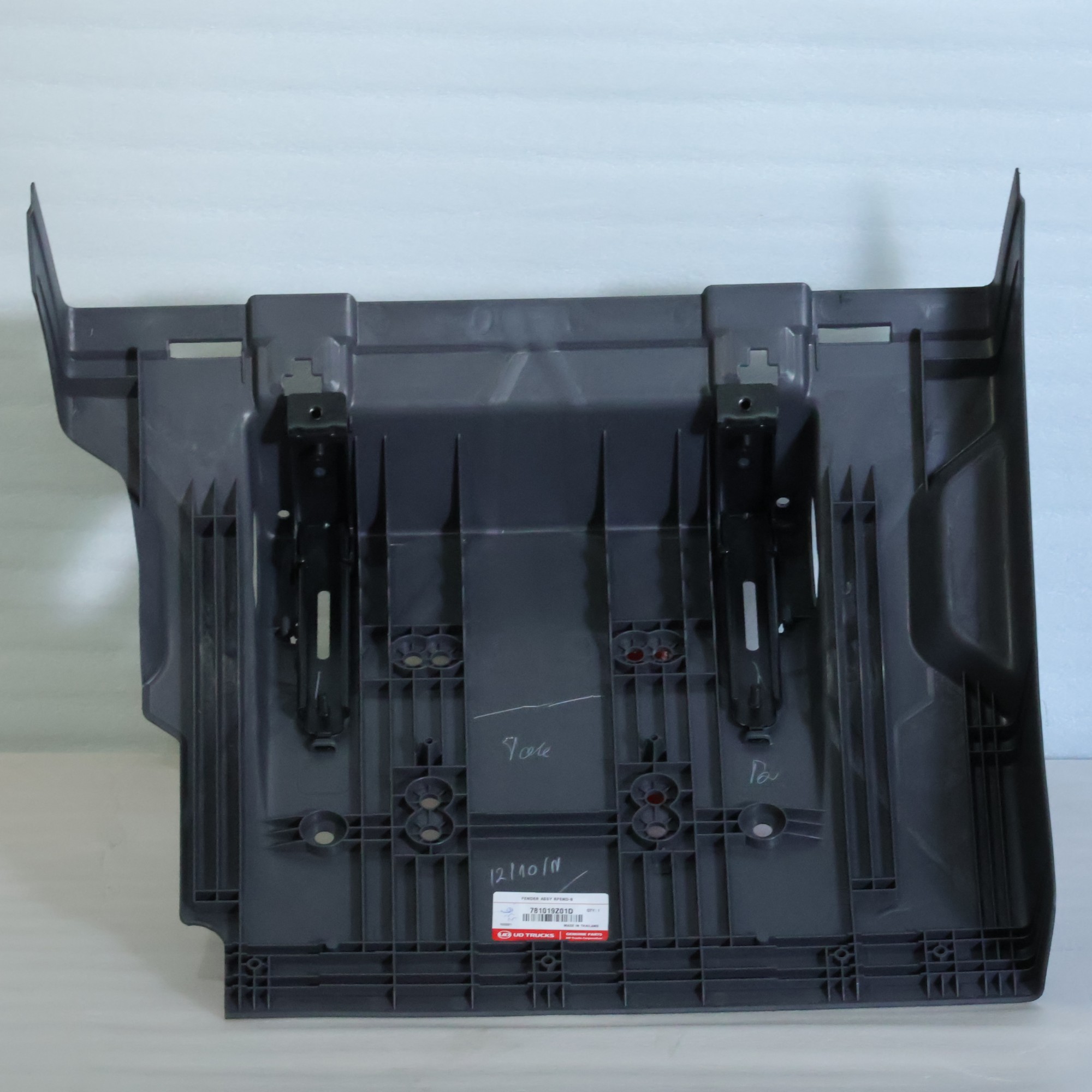 VÈ CHẮN BÙN BÁNH SAU BÊN PHẢI - ĐẦU KÉO QUESTER