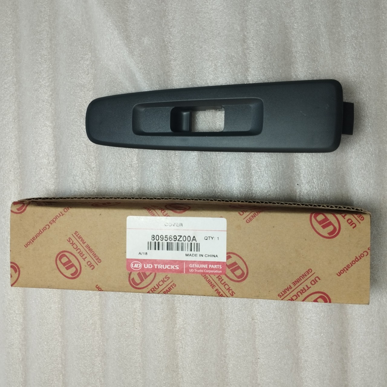 ỐP CÔNG TẮC NÂNG HẠ KÍNH, BÊN PHẢI